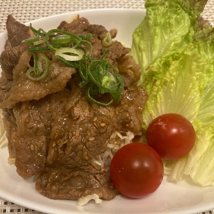 たっぷりキャベツの牛カルビ丼  わさび添え